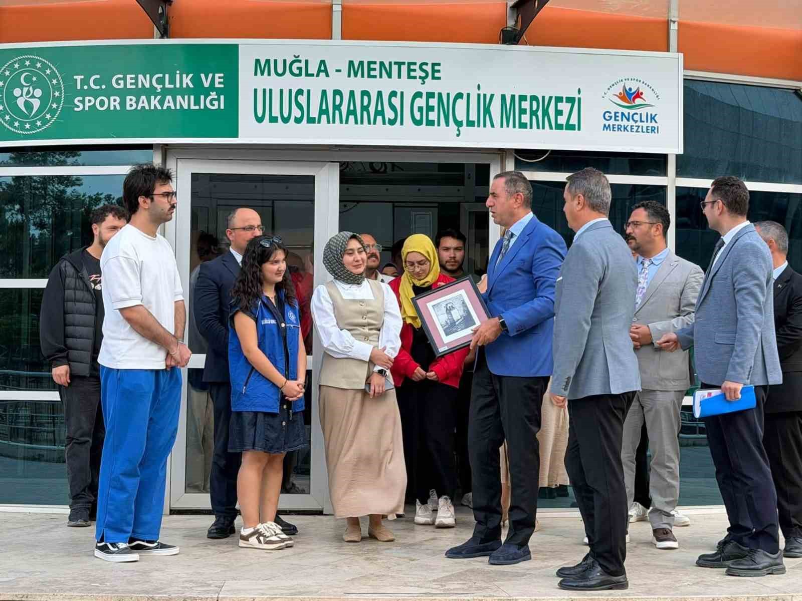 Vali Yardımcısı Cehveroğlu, Uluslararası Gençlik Merkezi’nde inceleme yaptı

