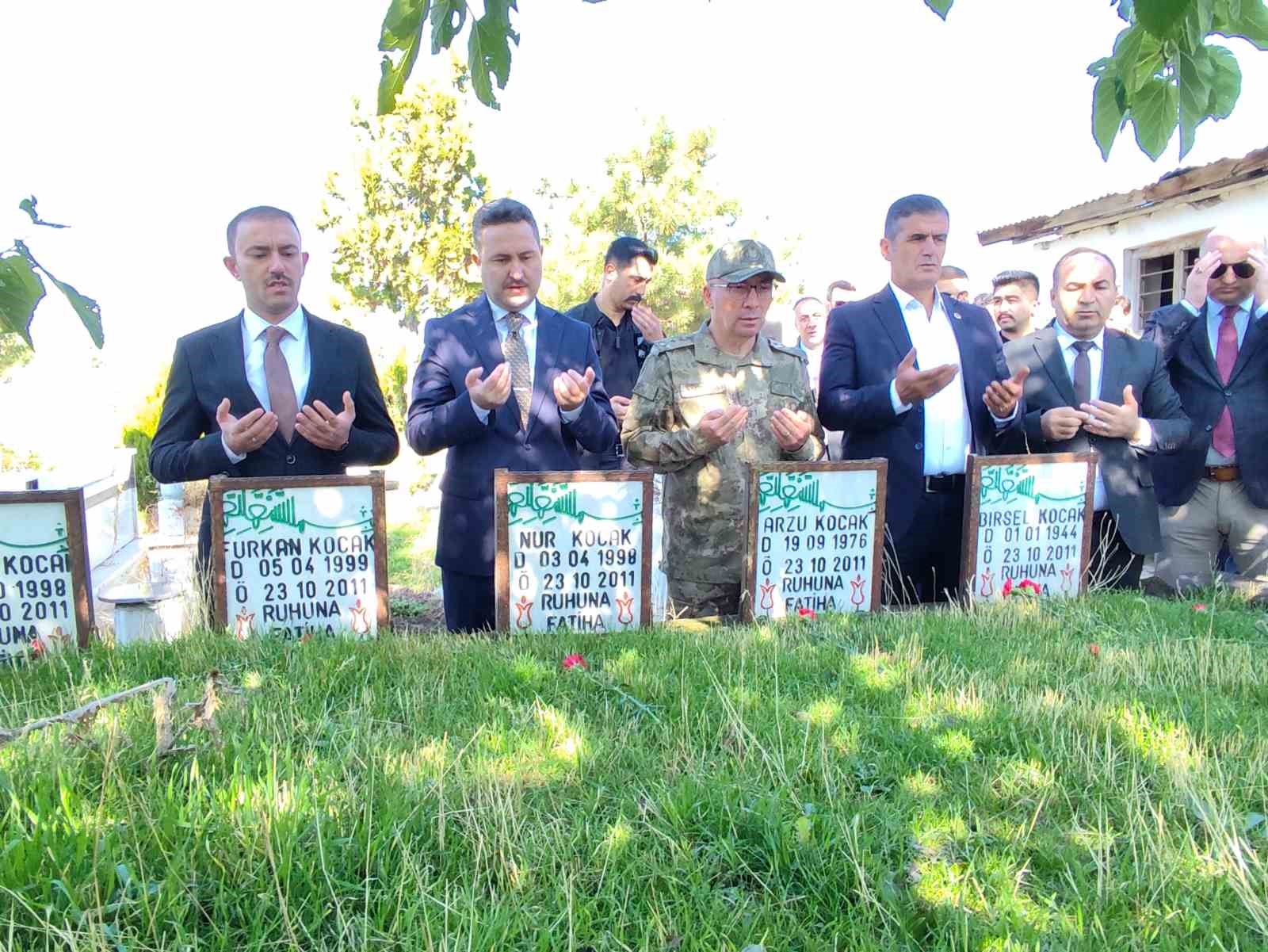 Van depreminde yaşamını yitirenler anıldı
