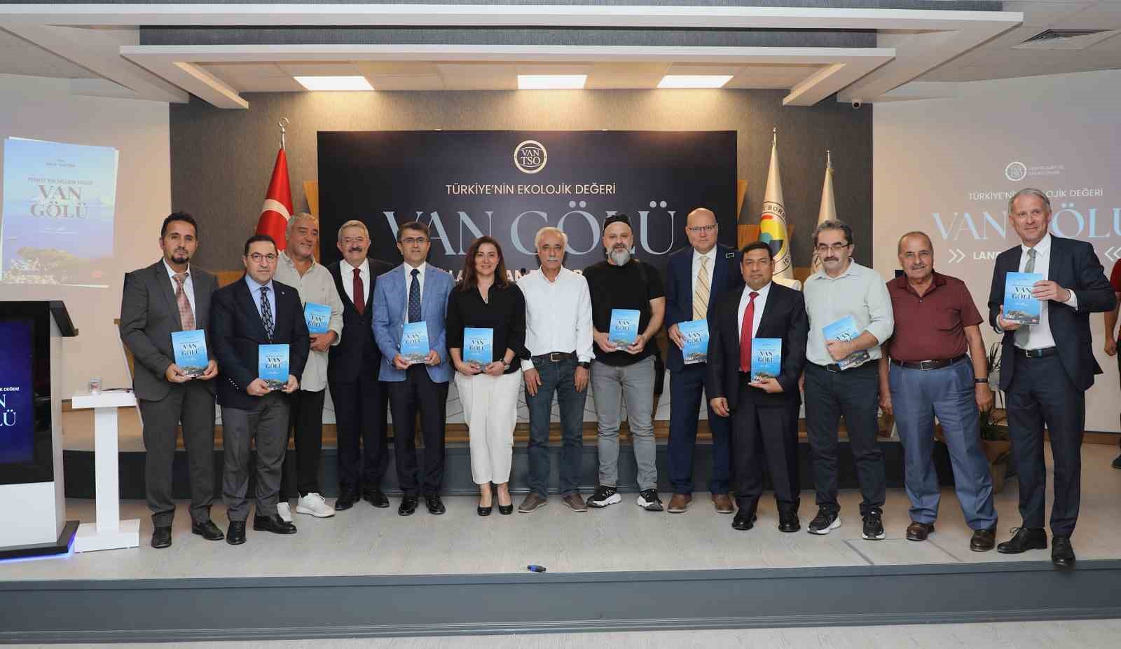 Van TSO tarafından Van Gölü’nün kimliği çıkarıldı
