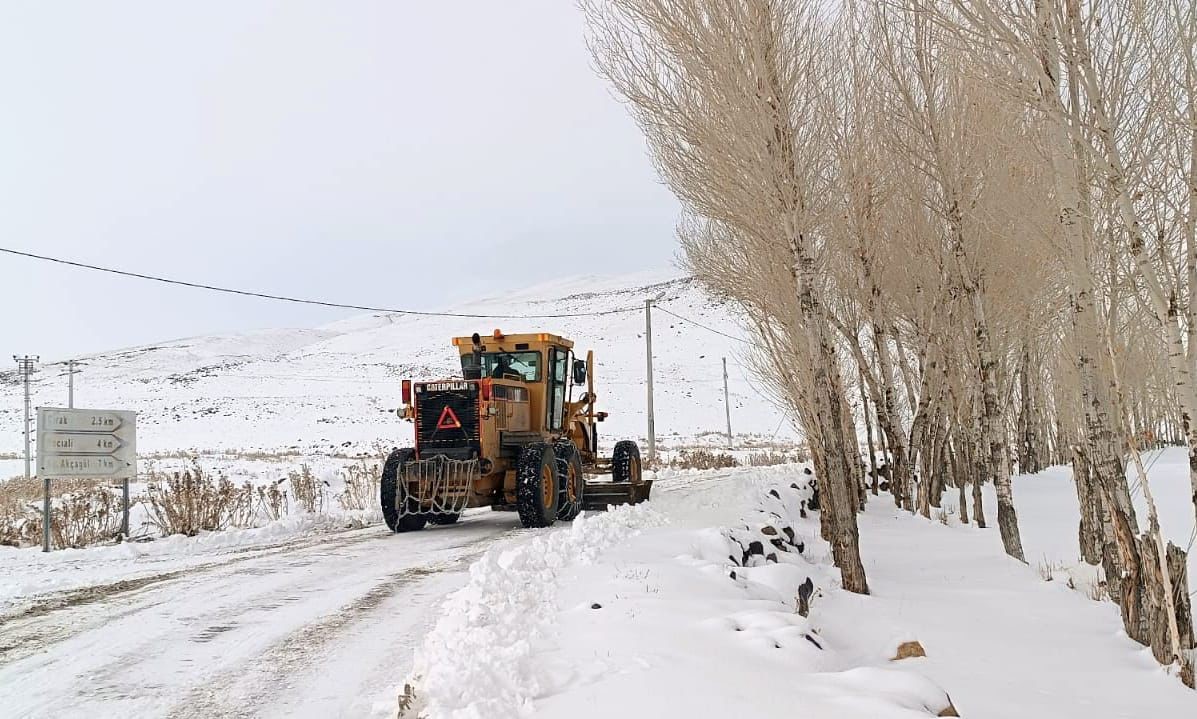 Van’da 389 yerleşim yerinin yolu kapalı
