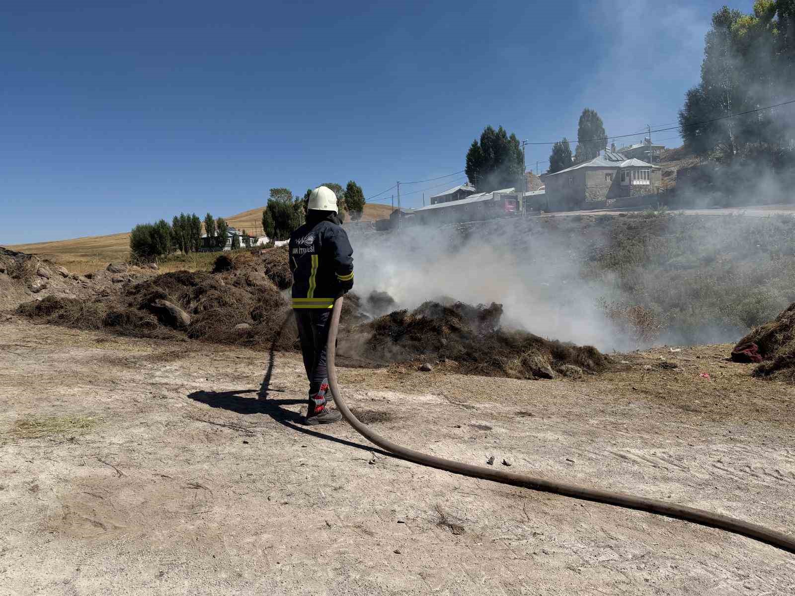 Van’da ot yangını
