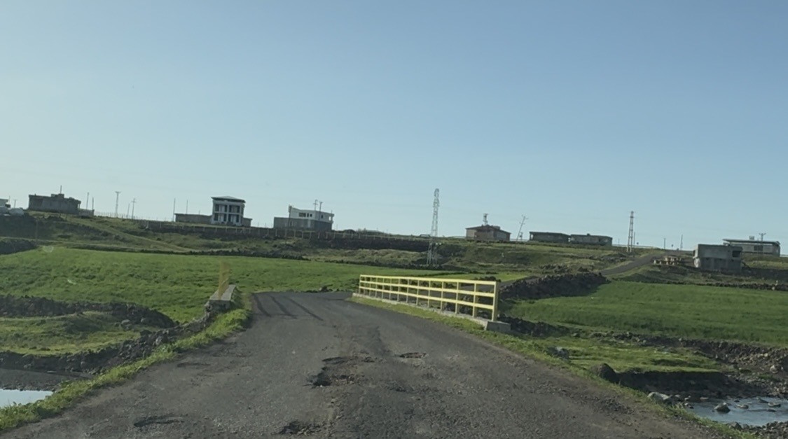 Yağışların ardından yollar köstebek yuvasına döndü
