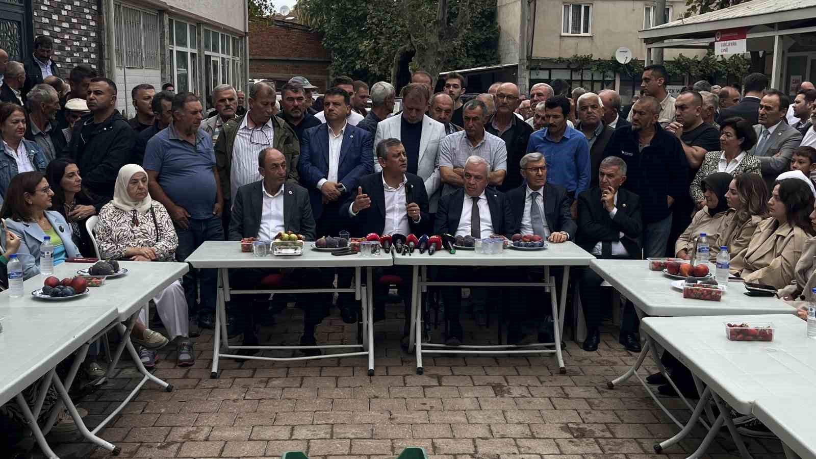 Yeni Parti Genel Başkanı Özel, Bursa’da çiftçilerle bir araya geldi
