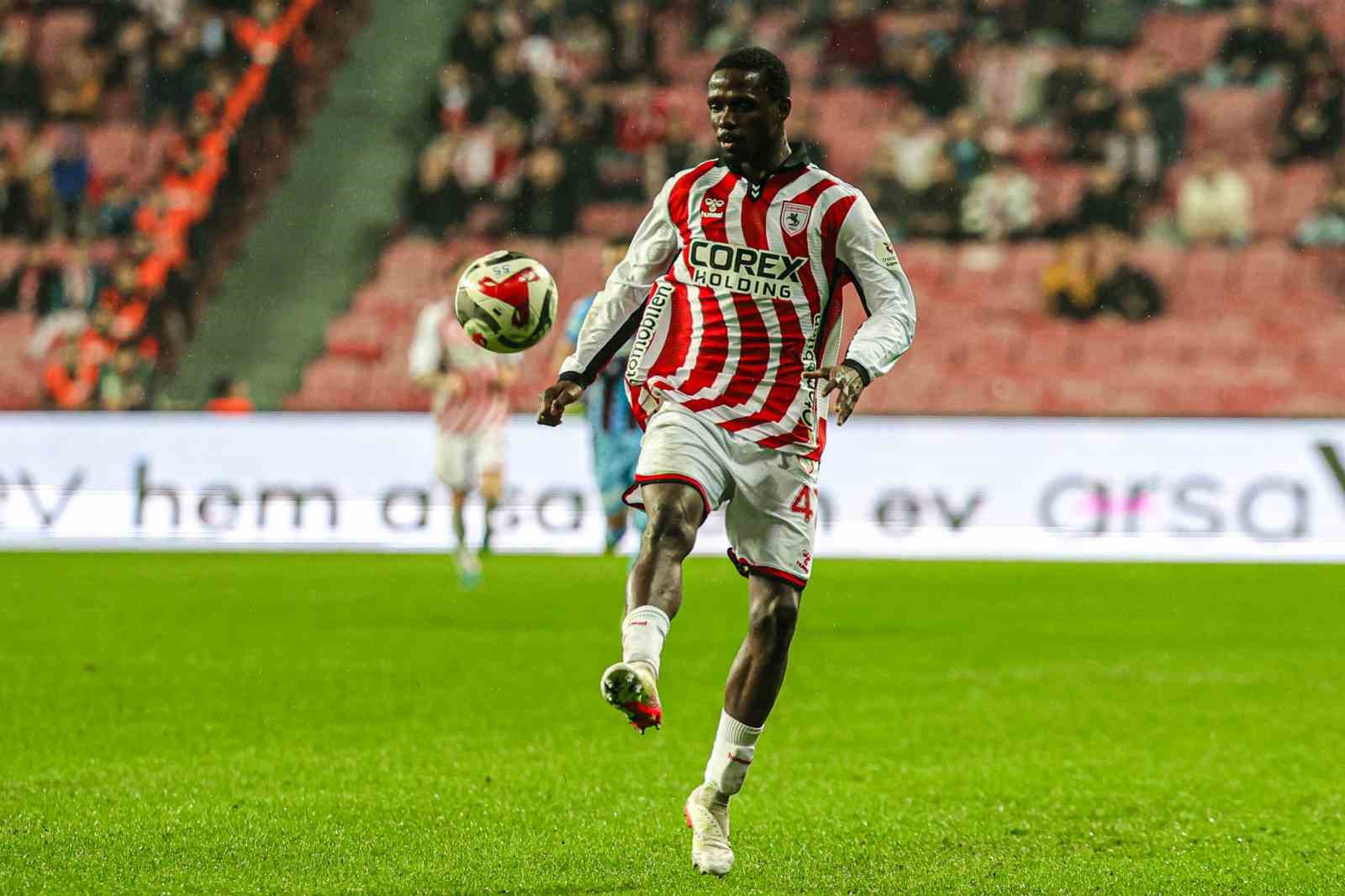 Yeni transfer Assoumou en az 8 hafta yok
