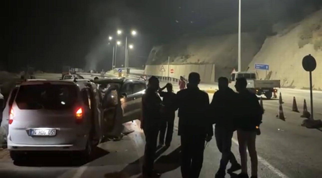 Yüksekova’da iki ayrı trafik kazasında 9 kişi yaralandı

