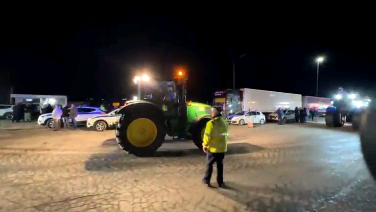 Yunanistan’daki çiftçi eylemi İpsala Sınır Kapısı’nı kapattı
