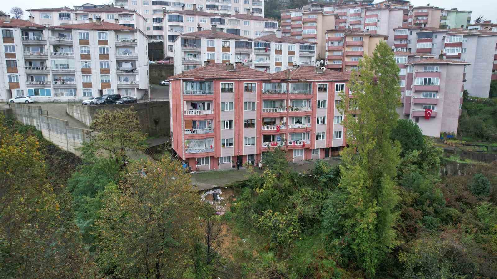 Zonguldak’ta 135 haneli sitede çökme endişesi: "İki yıldır çözüm bekliyoruz"
